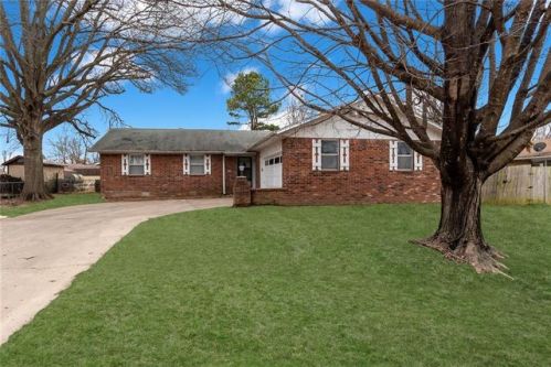 1004 Banz Rd, Rogers, AR 72758-6516