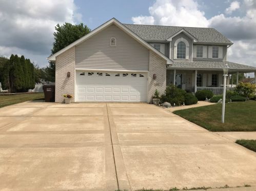 688 Kurt Dr, Manteno, IL 60950-1680
