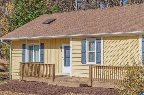 20 Loblolly Rd, Bybee, VA 22963-3021