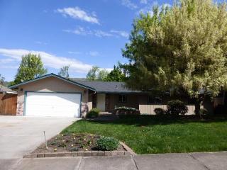2660 Hawaiian Ave, Medford, OR 97504-5034