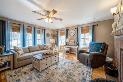 62 Farm View Ln, Laconia, NH 03249-6581