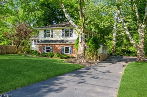 42 Fieldcrest Dr, Scotch Plains, NJ 07076-4639