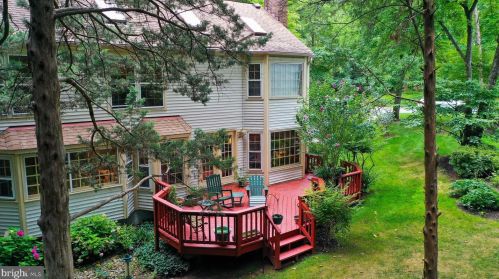 1500 Turtle Rock Ln, Herndon, VA 20194-1123