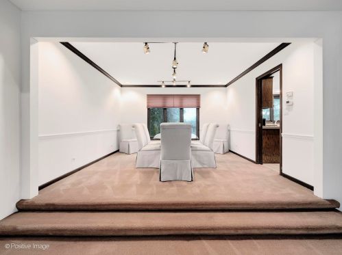 8485 Clynderven Rd, Willowbrook IL  60527-8341 exterior