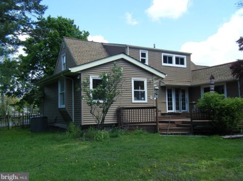 67 Carlton Ave, Trenton, NJ 08618-1418