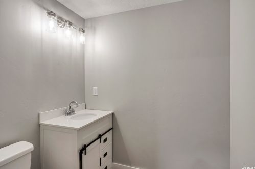 2712 Mt Jordan Rd, Sandy UT 84092-3380 exterior