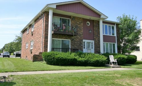 9709 89th Ave, Palos Hills, IL 60465-1058
