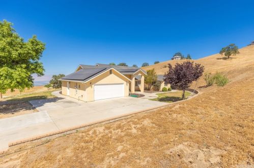 30741 Horsethief Dr, Tehachapi, CA 93561-5406