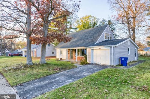 50 Edge Ln, Willingboro, NJ 08046-2437