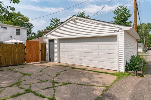 1462 Hazel St, Saint Paul MN  55119-4221 exterior