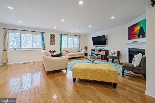 22 Exeter Ct, Princeton NJ  08540-7048 exterior
