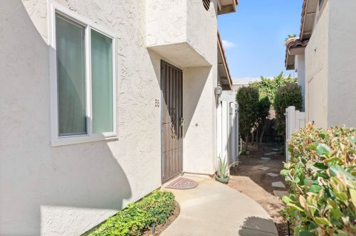1651 Juniper St, Escondido, CA 92025-6127