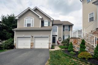 125 Winding Hill Dr, Hackettstown, NJ 07840-5670