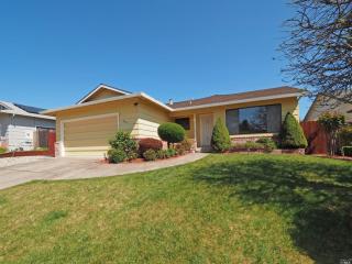 461 Eileen Dr, Sebastopol, CA 95472-3201