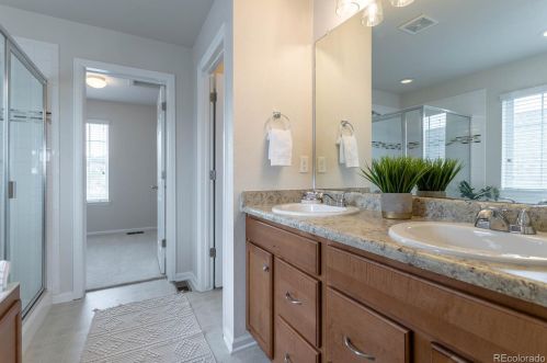 7400 Old Hammer Way, Aurora CO 80016-6115 exterior