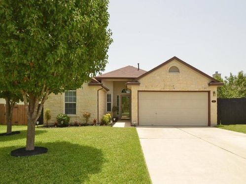 164 Sapphire Lake Dr, Uhland, TX 78640-5169