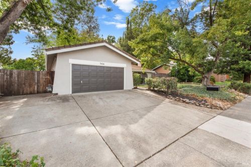366 Evergreen Dr, Vacaville, CA 95688-2122