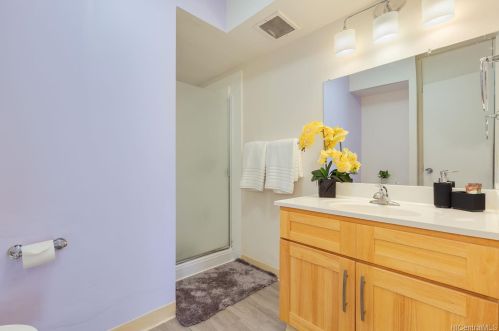 2465 Kuhio Ave, Honolulu HI  96815-4802 exterior