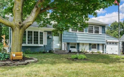 5 Locust Ter, Middletown, NJ 07748-1453