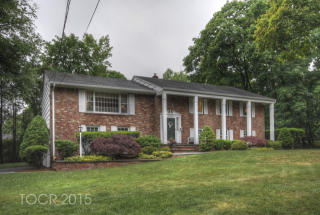 41 Oakwood Rd, Allendale, NJ 07401-2100