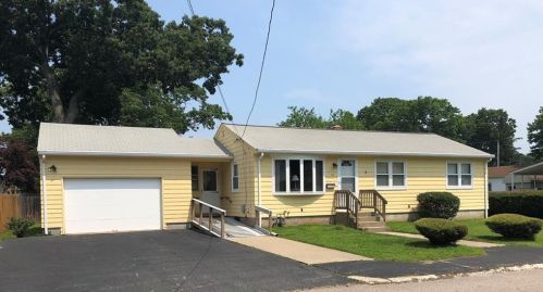 121 Fern St, Warwick, RI 02889-2407