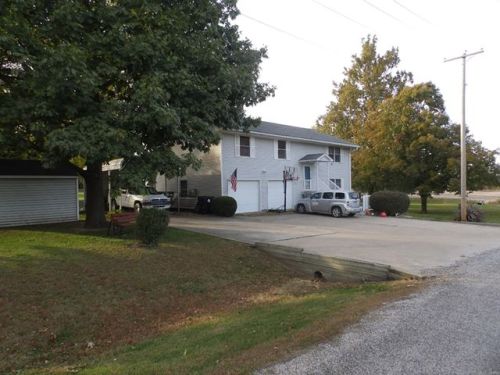 411 Corey St, Griggsville, IL 62340-1224