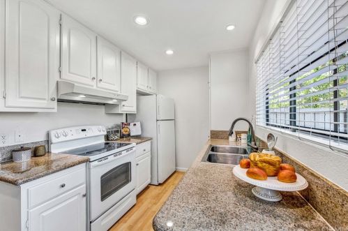 279 Streamwood, Irvine CA  92620-1944 exterior