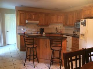 23 Hickory Ln, Huntington CT  06484-1710 exterior