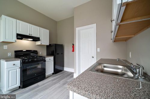 252 Pkwy Ave, Trenton NJ 08618-2749 exterior