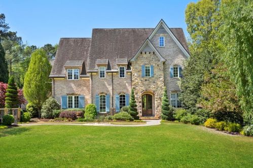 5540 Lake Island Dr, Atlanta, GA 30327-4832