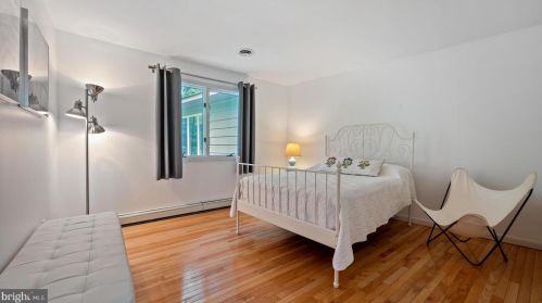 69 Bayberry Rd, Princeton NJ  08540-7418 exterior