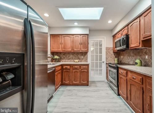 5074 Queens Wood Dr, Springfield VA  22015-1530 exterior