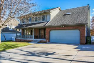 901 Elmhurst Dr, Omaha, NE 68046-6108