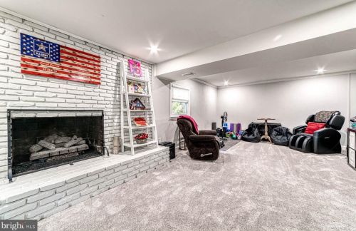 7219 Willow Oak Pl, Springfield VA  22153-1543 exterior