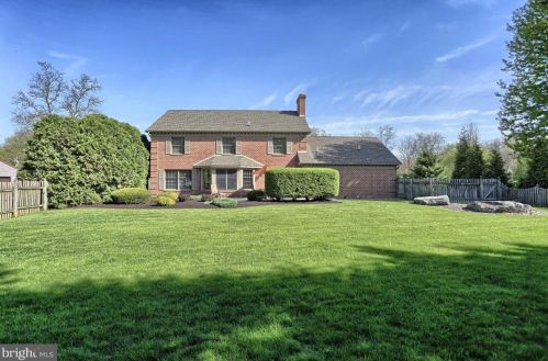 54 Strayer Dr, Carlisle PA 17013-4404 exterior