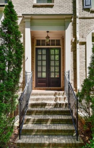 651 Lockton Pl, Atlanta GA  30342-5044 exterior