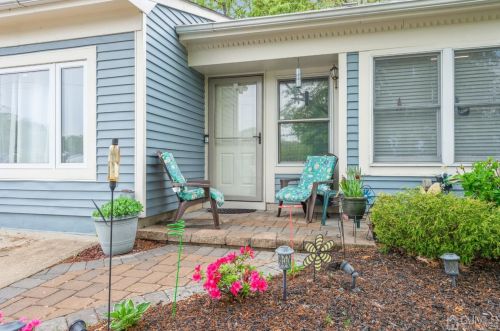 13 Portsmouth Dr, Old Bridge, NJ 08857-3116