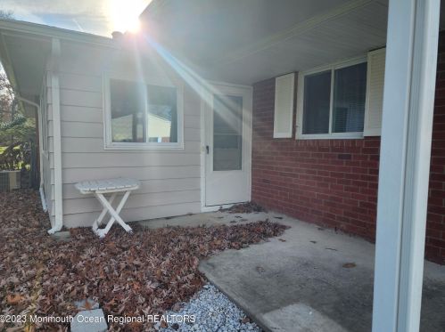 12 Dove St, Lakehurst, NJ 08759-5327