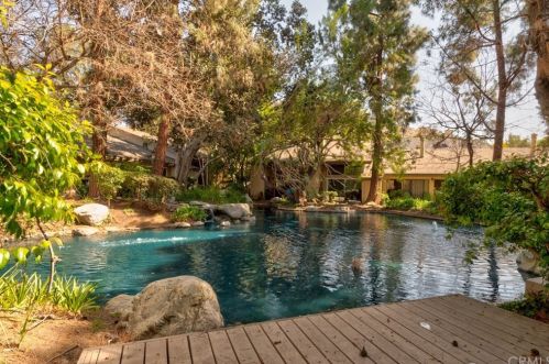 4900 Chapman Ave, Orange CA  92869-4116 exterior
