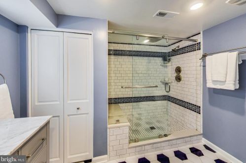 6608 Gude Ave, Silver Spring MD 20912-4827 exterior