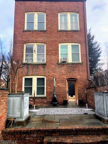 28 Grant St, Montclair NJ  07042-4810 exterior
