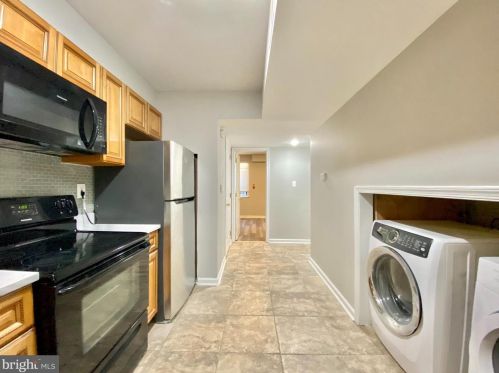1848 17th St, Philadelphia, PA 19145-2147