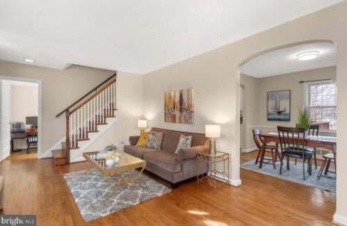 1626 Oakview Dr, Silver Spring MD 20903-2243 exterior