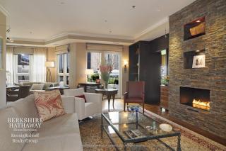 176 Westshore Dr, Chicago, IL