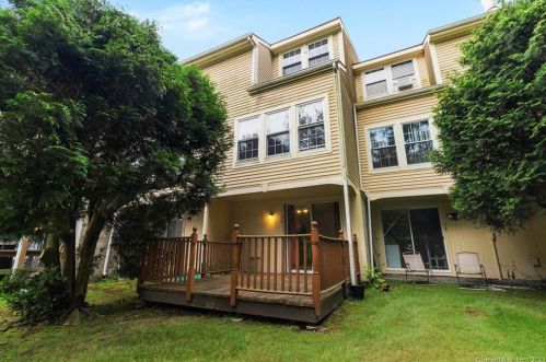 50 Rising Trail Dr, Middletown CT  06457-1671 exterior