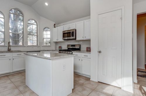 7700 Beaver Head Rd, Fort Worth TX  76137-5116 exterior