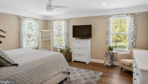 232 Elm Ave, Tavistock NJ 08033-2535 exterior