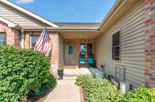1154 Arneita St, Sycamore IL  60178-1125 exterior