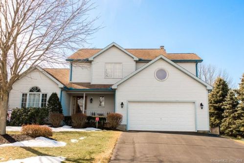 2 Whiffle Tree Rd, Wallingford CT  06492-2861 exterior