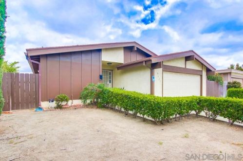 8621 Carlton Oaks Dr, Santee, CA 92071-2215